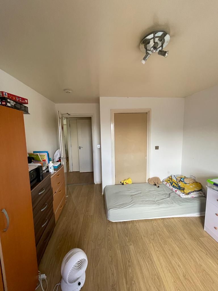 3 Beedroom Apartment for Rent in Burden House, Vauxhall London SW8